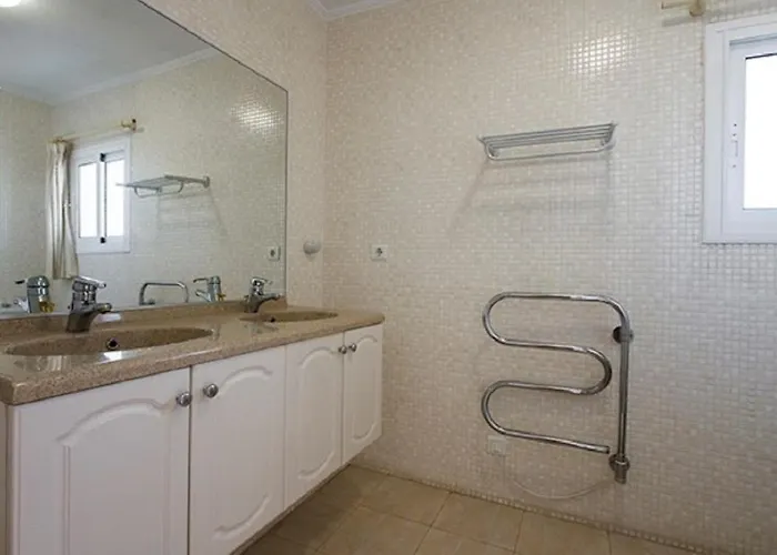 Casa Cava, C Merida 7 * Нерха