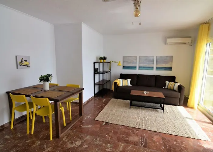 Casa Cava, C Merida 7 * Nerja